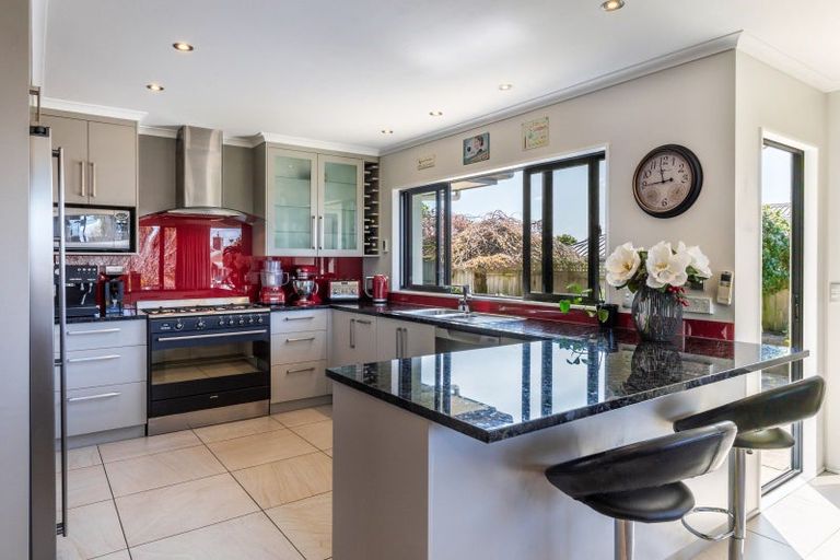 Photo of property in 27 Kinder Street, Acacia Bay, Taupo, 3330