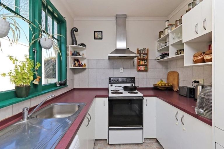 Photo of property in 215 Nikau Street, Saint Leonards, Hastings, 4120