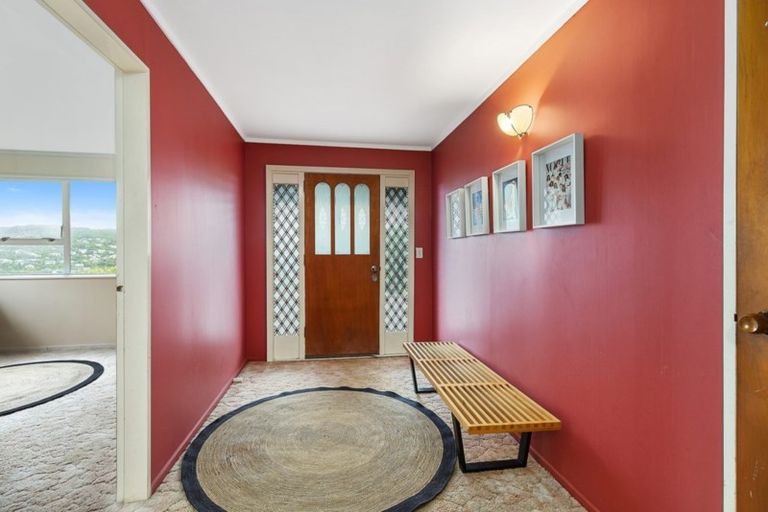 Photo of property in 1 Chequers Way, Crofton Downs, Wellington, 6035