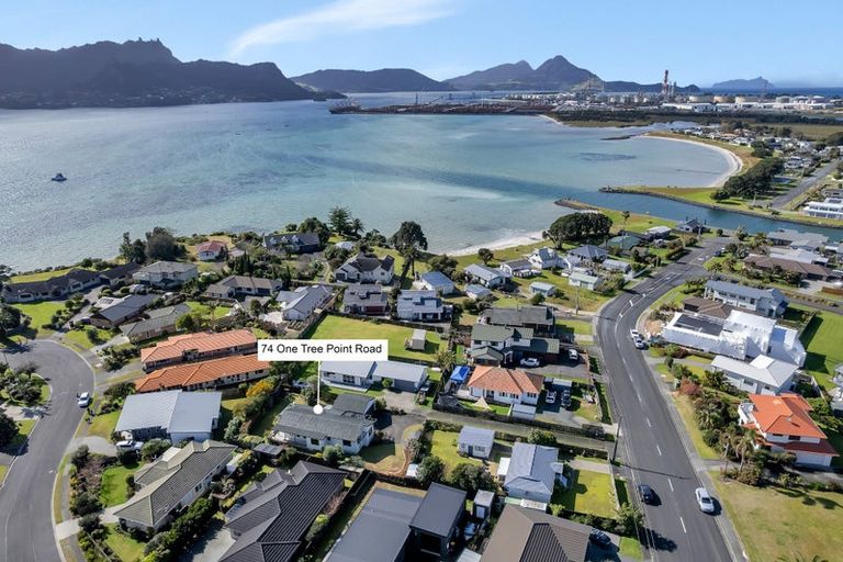 Photo of property in 74 One Tree Point Road, One Tree Point, 0118