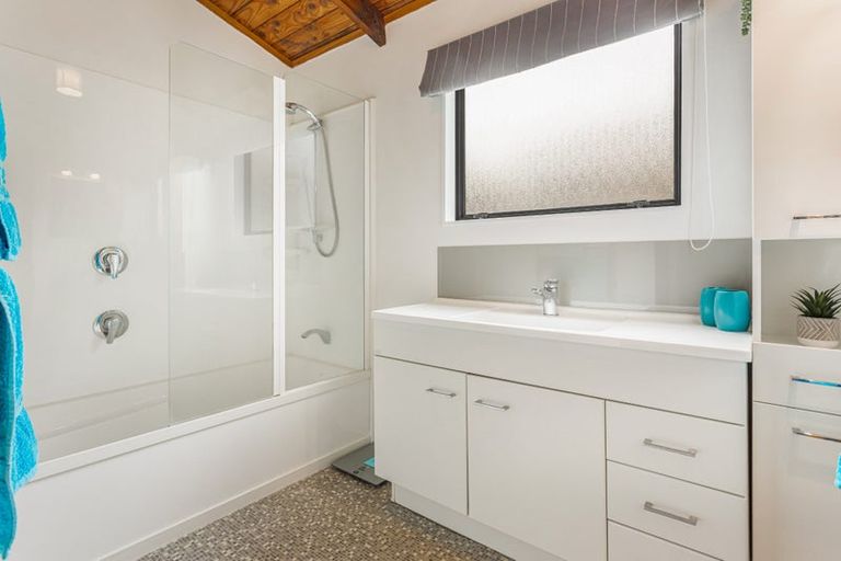 Photo of property in 14a Chablis Place, Henderson, Auckland, 0612