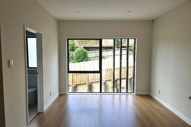 Photo of property in 2/28 Ludlow Terrace, Totara Vale, Auckland, 0627