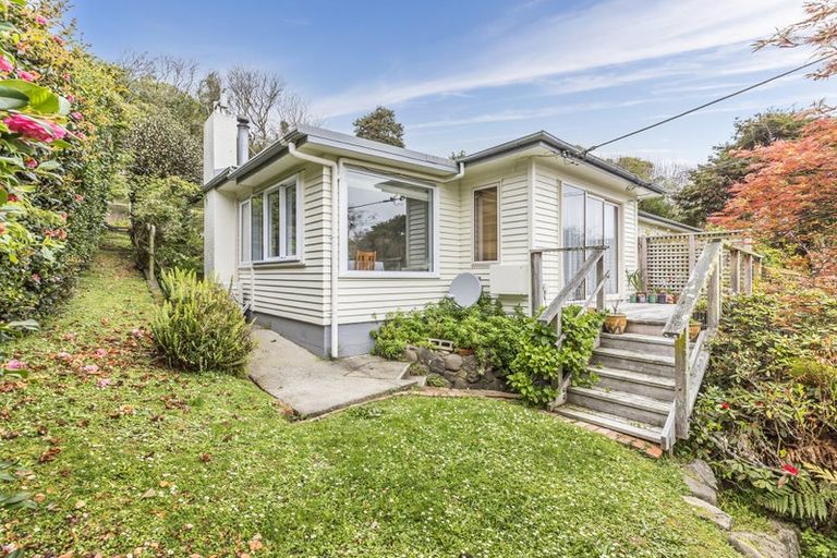 Photo of property in 18 Tawa Terrace, Tawa, Wellington, 5028