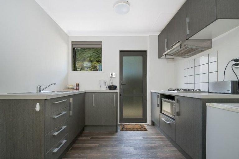 Photo of property in 5/1 Angle Street, Picton, 7220