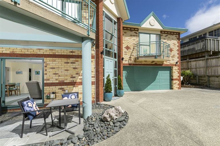 Photo of property in 19a Orchard Road, Browns Bay, Auckland, 0630