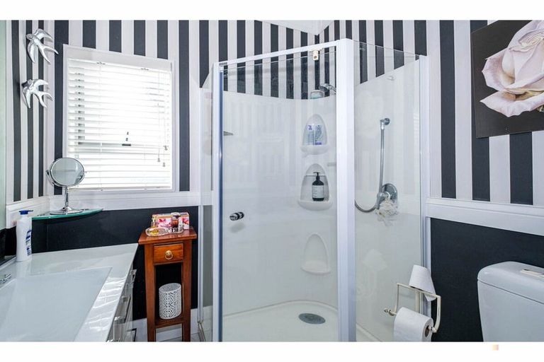 Photo of property in 12 Parsonage Road, Waimate, 7924