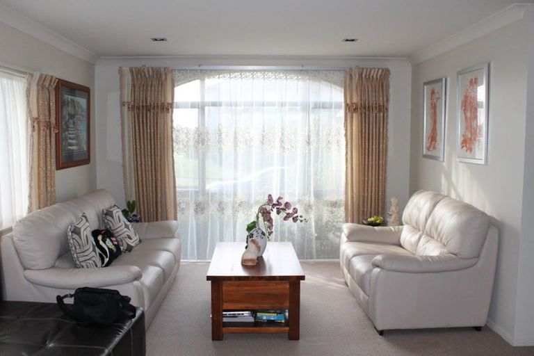 Photo of property in 1 Girvan Terrace, Wattle Downs, Auckland, 2103