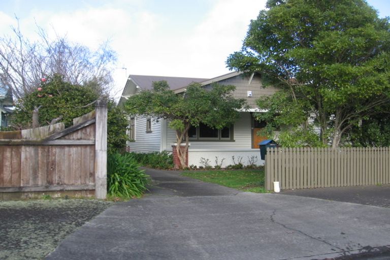 Photo of property in 44 Florence Avenue, Palmerston North, 4414