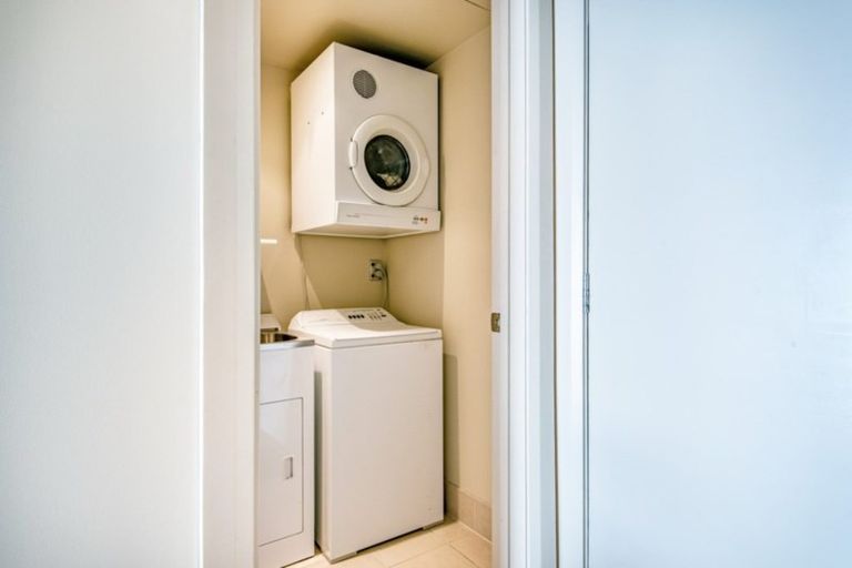 Photo of property in The Quays Apartments, 4m/99 Customs Street, Auckland Central, Auckland, 1010