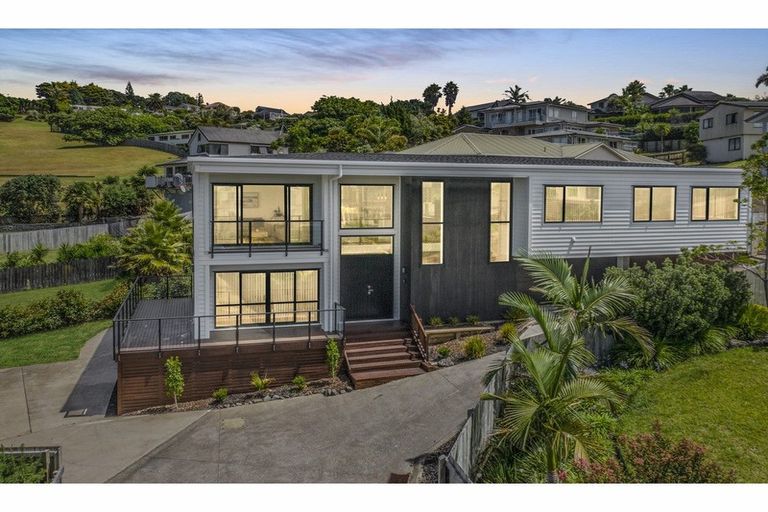 Photo of property in 61 Landmark Terrace, Orewa, 0931