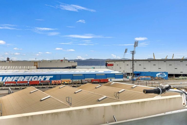 Photo of property in Metro Apartments, 21/220 Thorndon Quay, Pipitea, Wellington, 6011