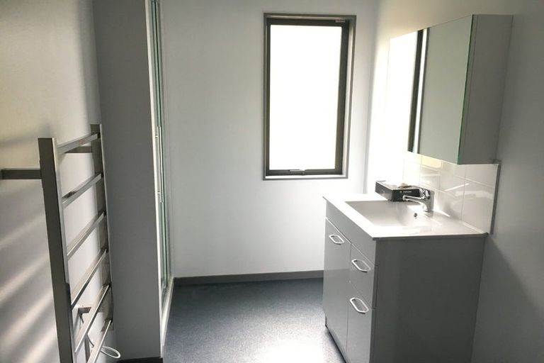 Photo of property in 34b Speargrass Grove, Timberlea, Upper Hutt, 5018