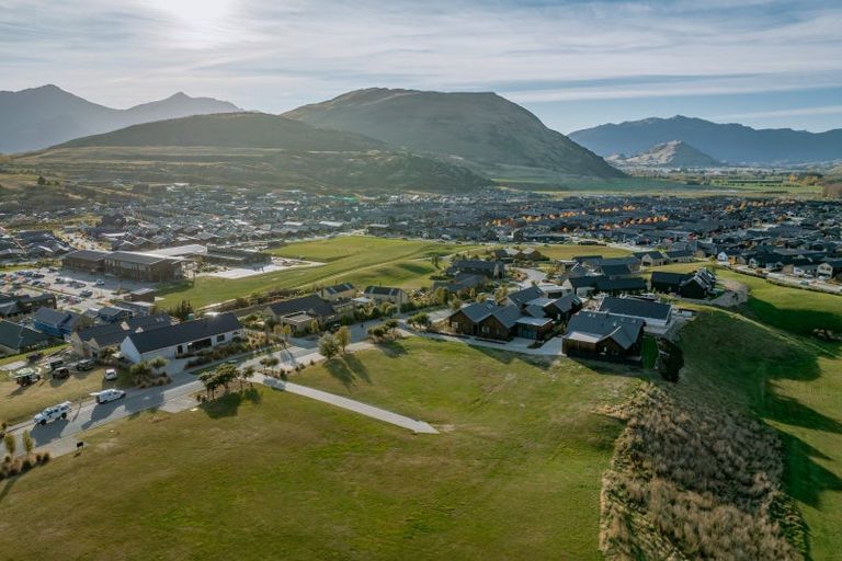 Photo of property in 22 Cunninghams Drive, Jacks Point, Queenstown, 9371