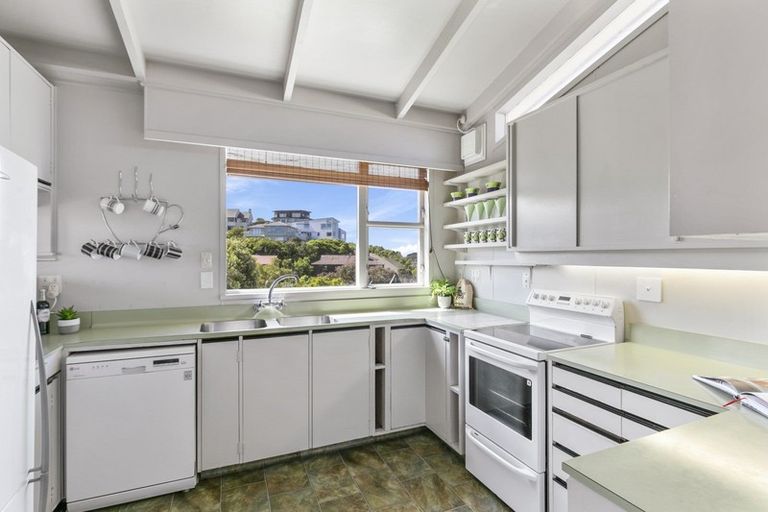 Photo of property in 5 Gurkha Crescent, Khandallah, Wellington, 6035