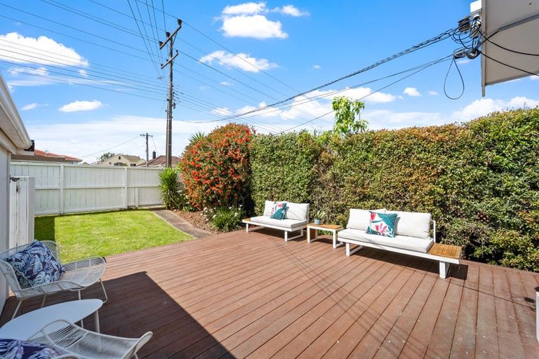 Photo of property in 1/49 Shakespeare Road, Milford, Auckland, 0620
