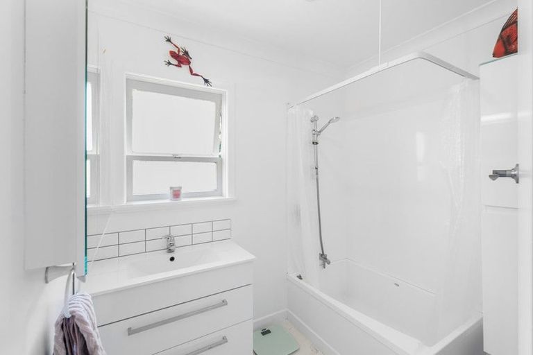 Photo of property in 319 Don Buck Road, Massey, Auckland, 0614