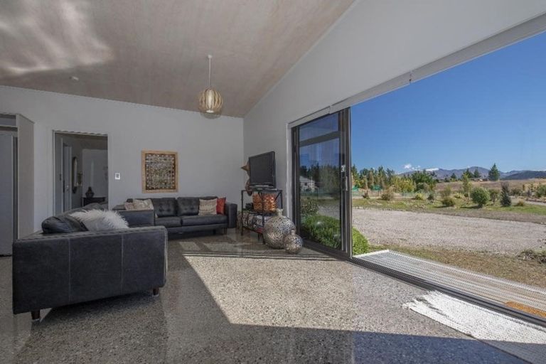 Photo of property in 10 Sam John Place, Lake Hawea, Wanaka, 9382
