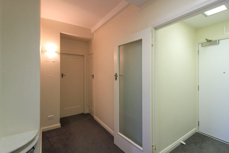 Photo of property in Olympus Flats, 1/280 Oriental Parade, Oriental Bay, Wellington, 6011