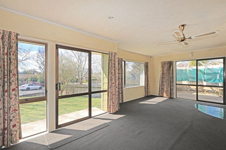 Photo of property in 14 Kaweka Place, Havelock North, 4130