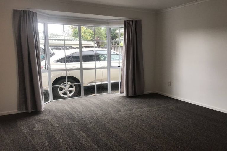 Photo of property in 2/460 East Coast Road, Windsor Park, Auckland, 0630