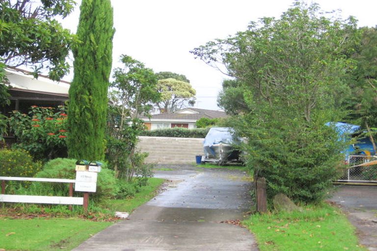 Photo of property in 17a Thorburn Avenue, Red Beach, 0932