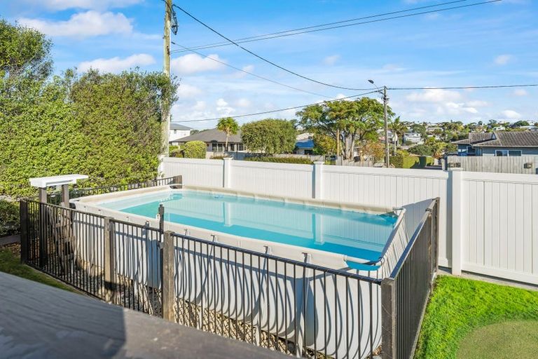 Photo of property in 17 Zealandia Road, Manly, Whangaparaoa, 0930