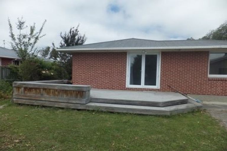 Photo of property in 16 Mclellan Place, Ilam, Christchurch, 8041