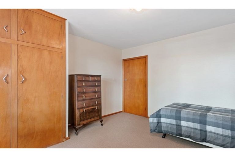 Photo of property in 2/120a Wainoni Road, Avondale, Christchurch, 8061