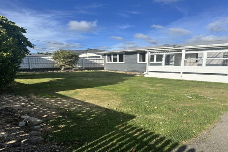 Photo of property in 11 Henry Street, Ebdentown, Upper Hutt, 5018