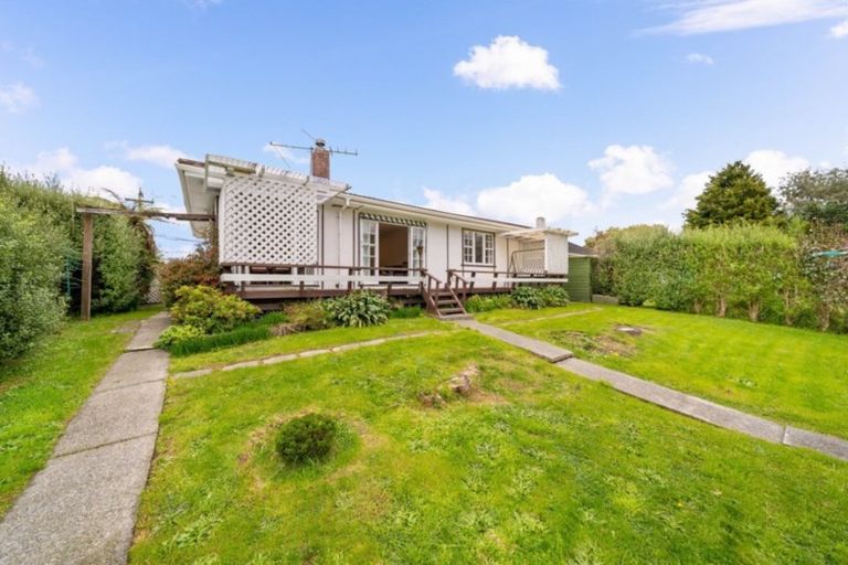 Photo of property in 15 Holdsworth Avenue, Trentham, Upper Hutt, 5018