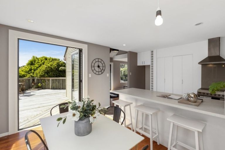 Photo of property in 21a Walnut Way, Maungaraki, Lower Hutt, 5010