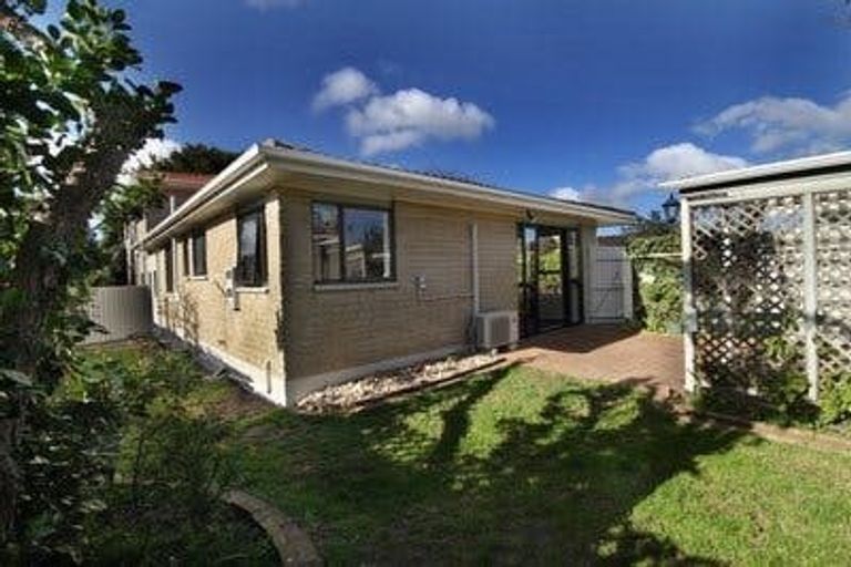 Photo of property in 3/13 Northall Road, New Lynn, Auckland, 0600