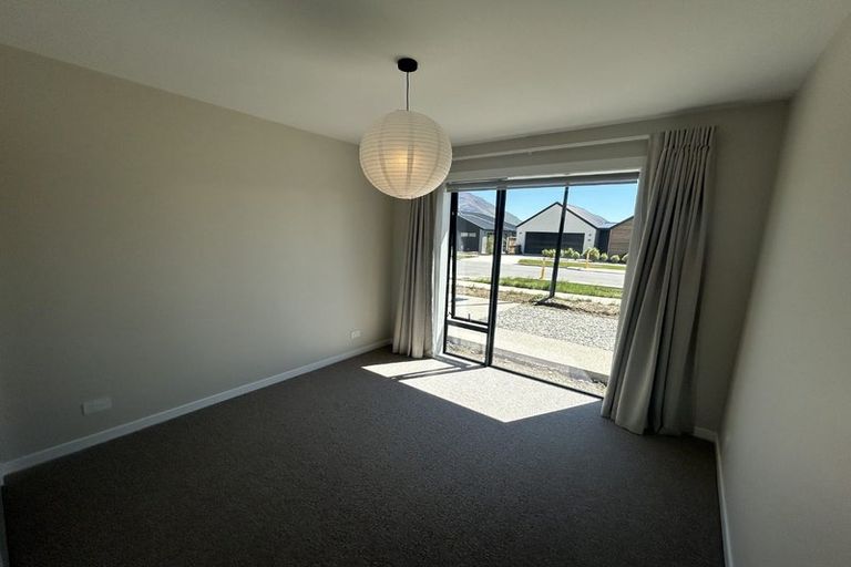 Photo of property in 73 Spur Ridge Rise, Jacks Point, 9371