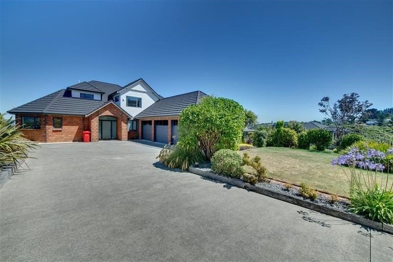 Photo of property in 5 Oceanview Terrace, Tirohanga, Lower Hutt, 5010