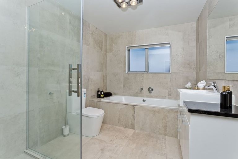 Photo of property in 4 Greenlink Rise, Long Bay, Auckland, 0630