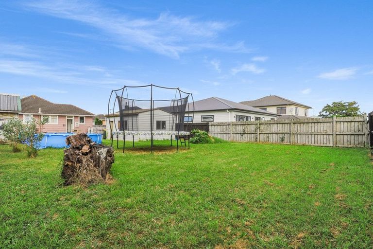 Photo of property in 25 Arimu Road, Papakura, 2110