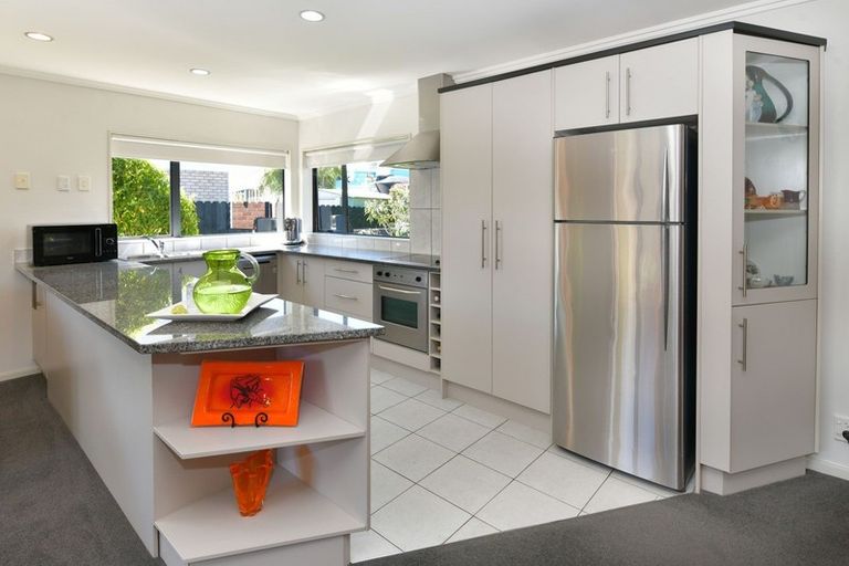 Photo of property in 15 Te Ruru Way, Stanmore Bay, Whangaparaoa, 0932