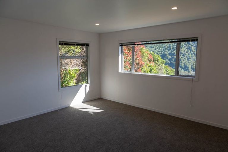 Photo of property in 102 Emerald Hill Drive, Birchville, Upper Hutt, 5018