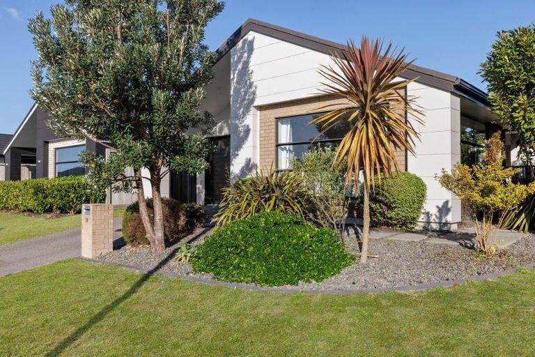Photo of property in 30 Komata Crescent, Papamoa Beach, Papamoa, 3118