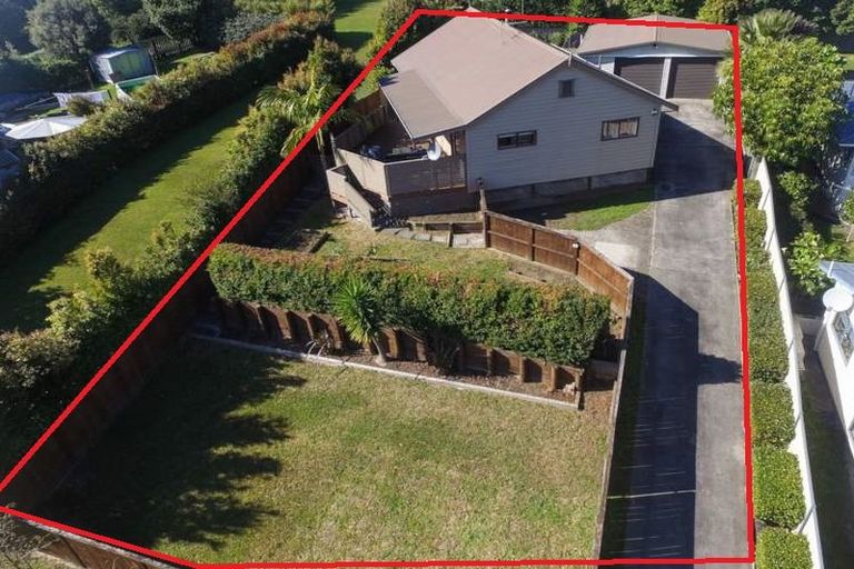 Photo of property in 24 Claverdon Drive, Massey, Auckland, 0614