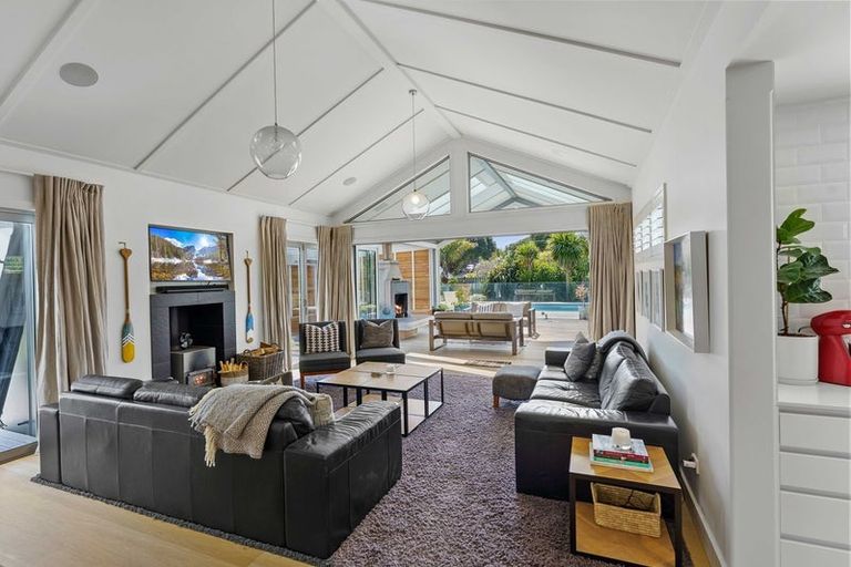 Photo of property in 31 Rauparaha Street, Waikanae Beach, Waikanae, 5036