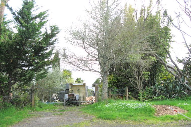 Photo of property in 33 Mcentee Road, Waitakere, Auckland, 0816