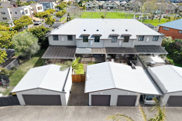 Photo of property in 3/8 Tuscany Way, Te Atatu Peninsula, Auckland, 0610