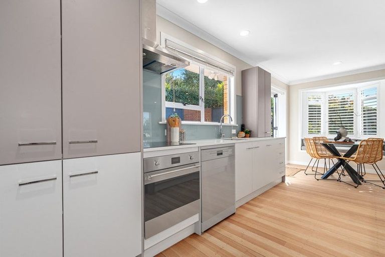 Photo of property in 24 Warwick Place, Brookfield, Tauranga, 3110