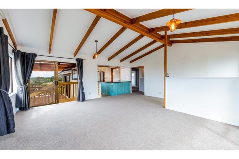 Photo of property in 70 Wade River Road, Stanmore Bay, Whangaparaoa, 0932