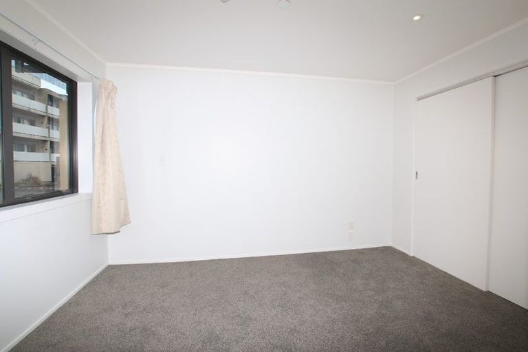 Photo of property in 6a/30 Westward Ho, Glen Eden, Auckland, 0602