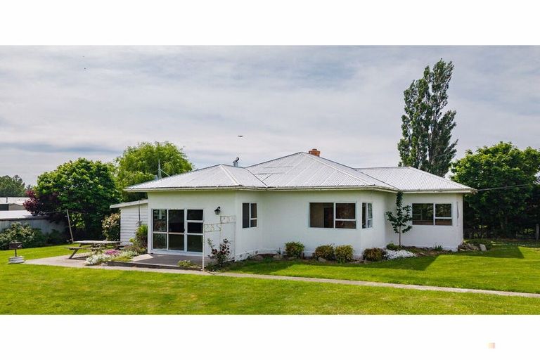 Photo of property in 124 Maytown Road, Waimate, 7978