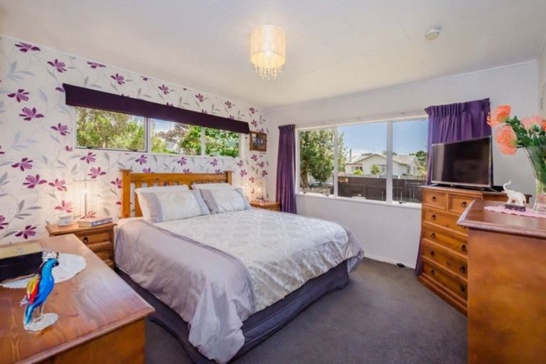 Photo of property in 96 Queens Road, Waikanae Beach, Waikanae, 5036