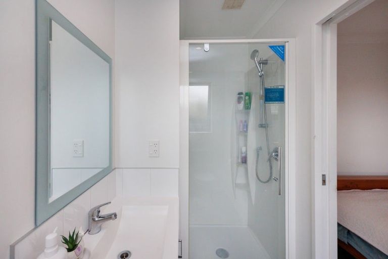 Photo of property in 56 Exeter Crescent, Takaro, Palmerston North, 4412