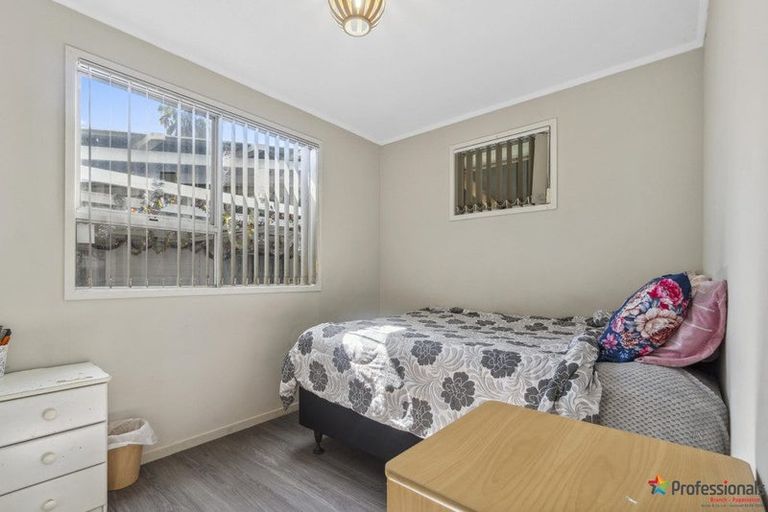 Photo of property in 6 Aden Place, Clendon Park, Auckland, 2103